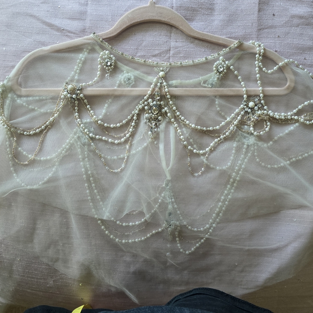 Ivory capelet shawl - Picture 11 of 11